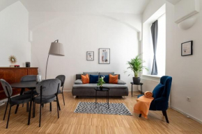 HM • Pristine 1BR Steps from City